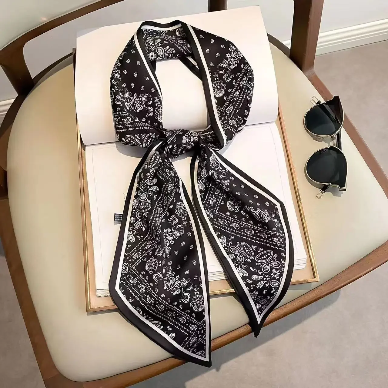 Discount Luxury Bags - وشاح نسائي ضيق بتصميم مطبوع بنقشة