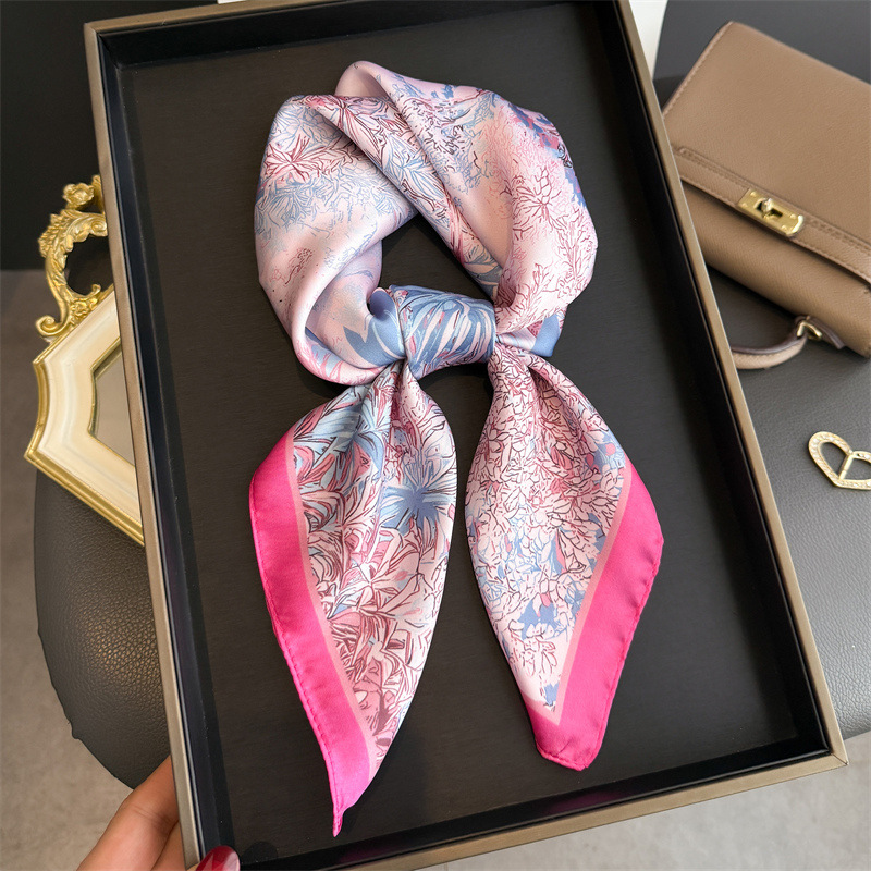 Discount Luxury Bags - وشاح حريري بتصميم فاخر مطبوع للنساء،
