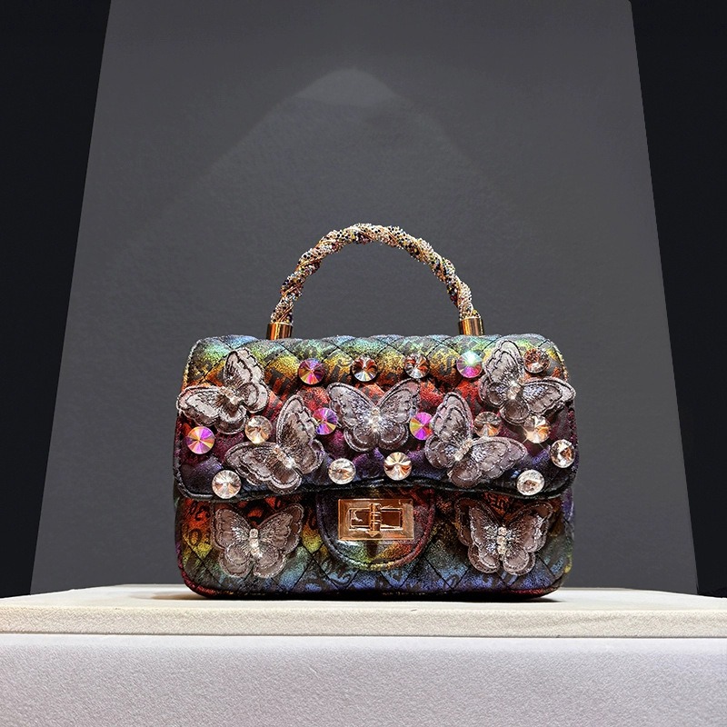 Luxury Bags Trend 2025 - حقيبة يد نسائية فاخرة بتصميم ريترو