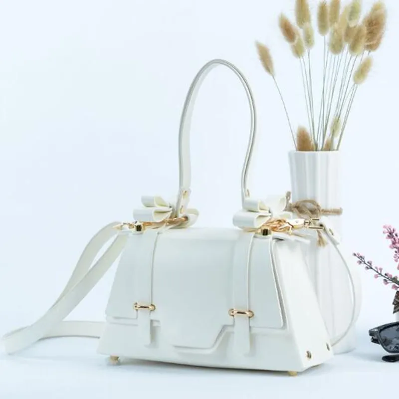 حقيبة نسائية فاخرة بتصميم كلاس - مراجعة Luxury Bags In Japan وسعره