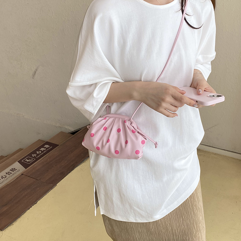 حقائب يد فاخرة صغيرة الحجم من  - مراجعة Discount Luxury Bags وسعره