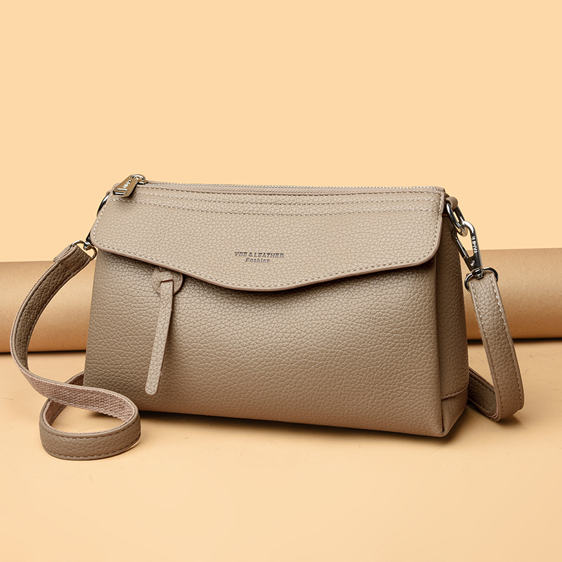 حقائب كتف نسائية صغيرة ذات لون - مراجعة Luxury Bags News وسعره