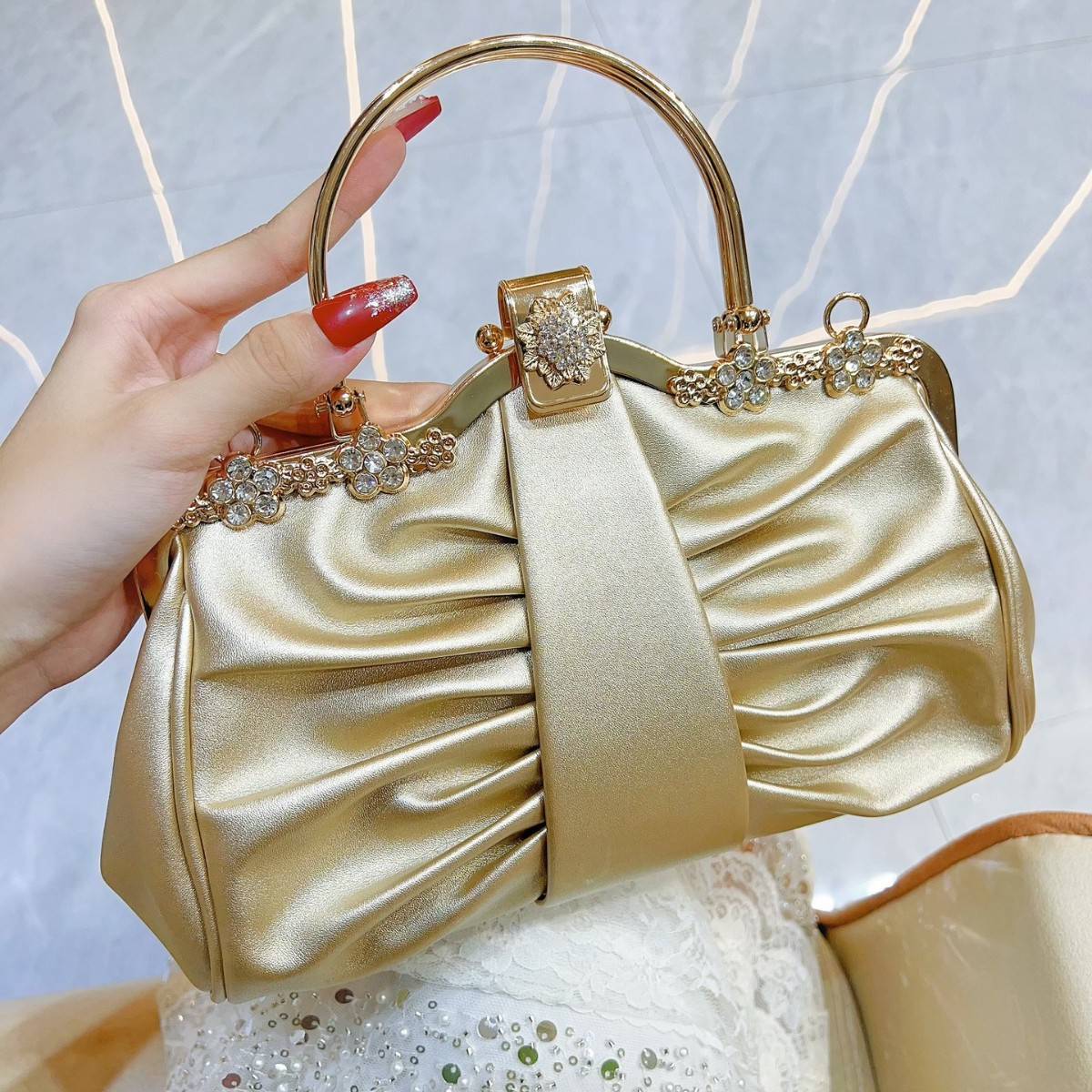 حقائب يد نسائية فاخرة وراقية ل - مراجعة Luxury Bags Trend 2025 وسعره
