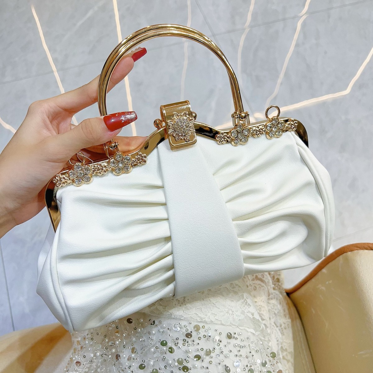 حقائب يد نسائية فاخرة وراقية ل - مراجعة Luxury Bags Trend 2025 وسعره
