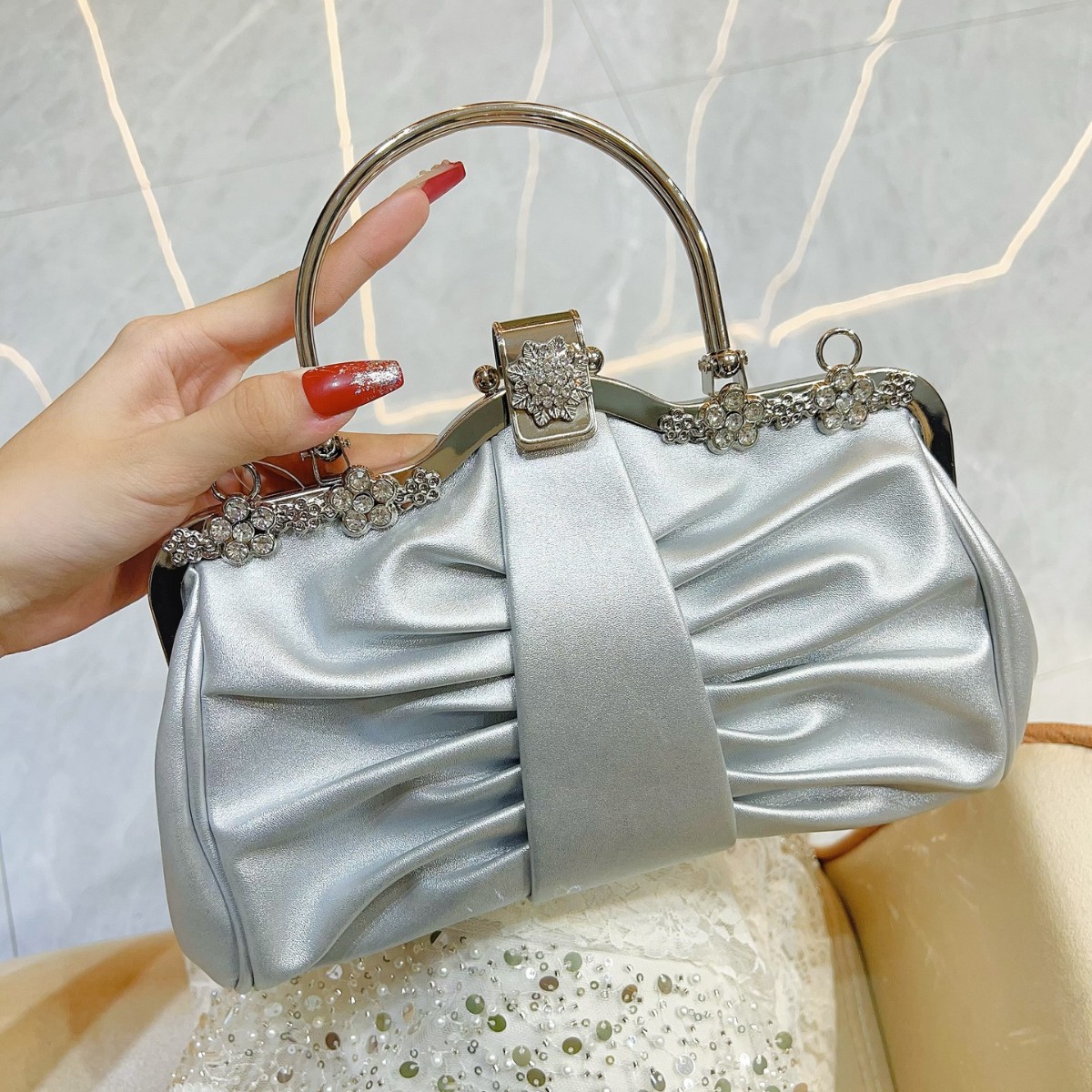 حقائب يد نسائية فاخرة وراقية ل - مراجعة Luxury Bags Trend 2025 وسعره