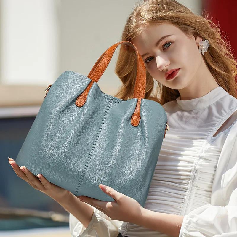 حقائب كروس فاخرة من جلد البقر  - مراجعة Luxury Bags News وسعره