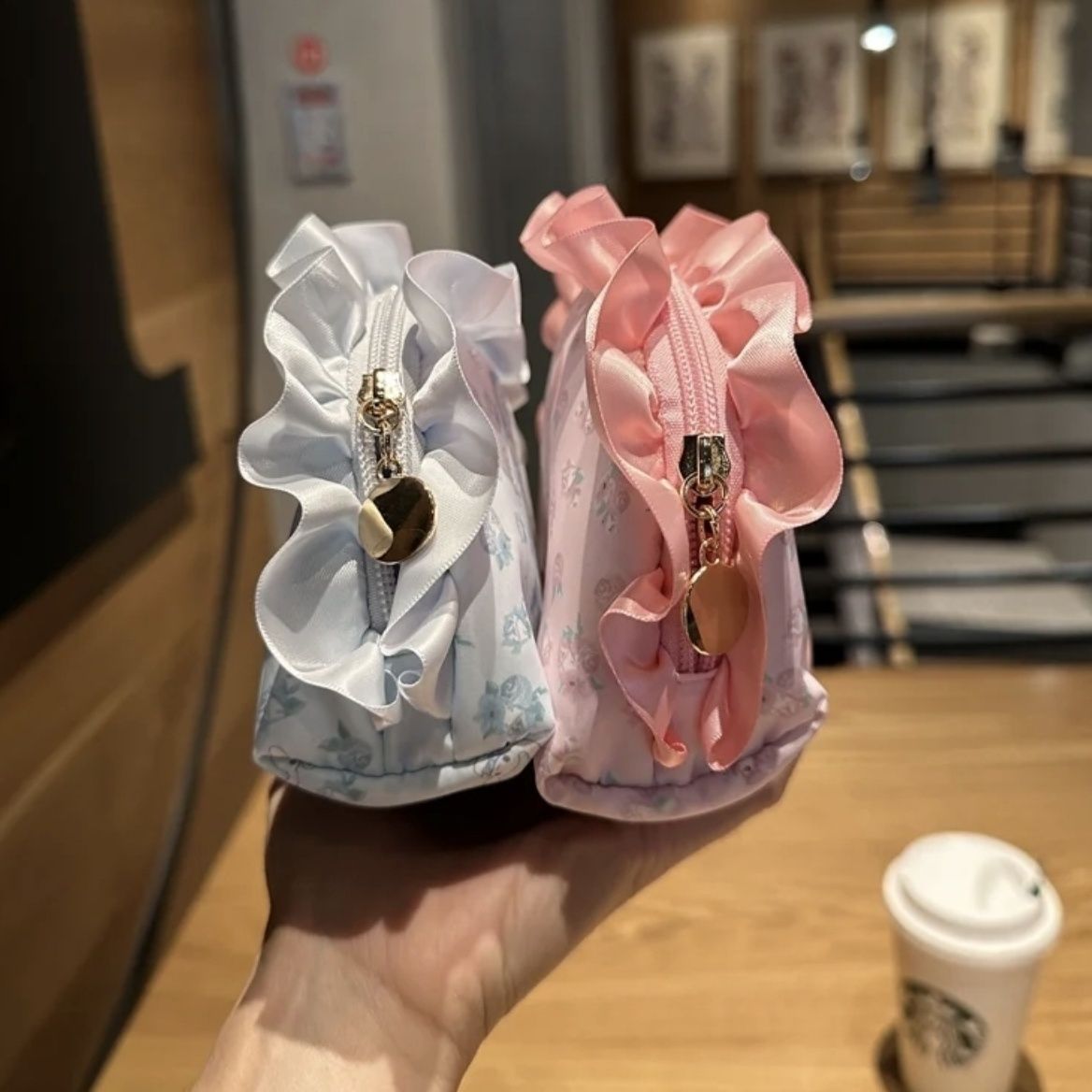 حقيبة مستحضرات تجميل جديدة من  - مراجعة Luxury Bags In Japan وسعره